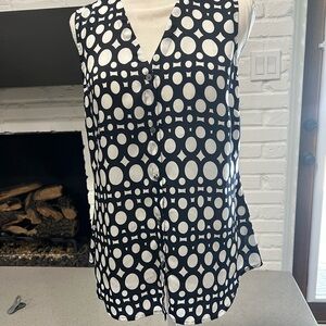 Banana Republic Navy and WhiteMonochrome Geometric Sleeveless Blouse